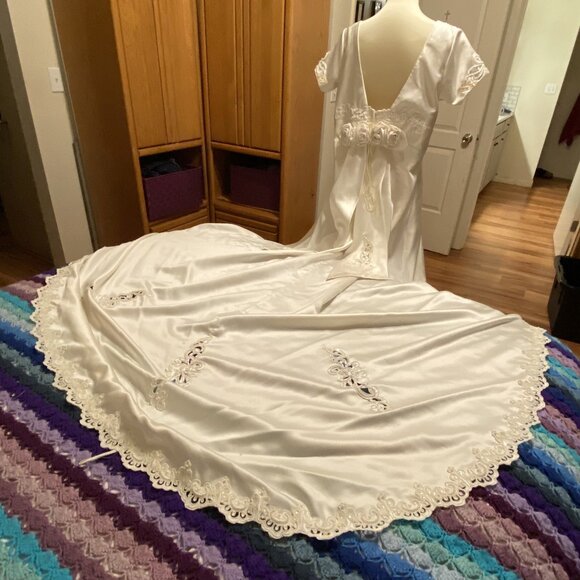 #17) Wedding Gown: Cream Roses - Picture 4 of 11